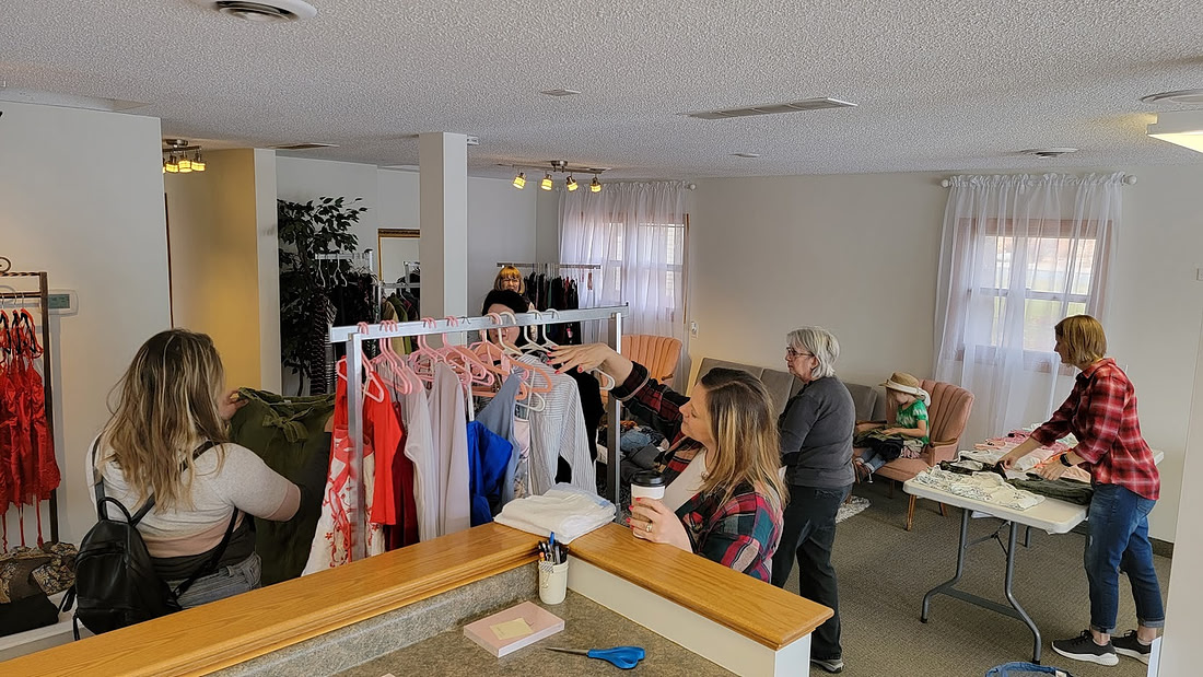 Spring Womens Clothing Swap MJCollins Photography