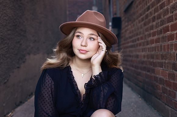 Senior photos outside with Melissa Collins